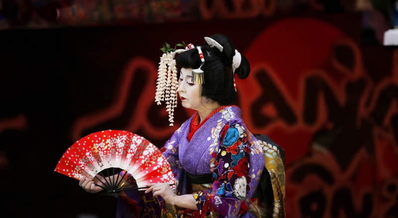 مكياج نيهون بويو وكومادوري