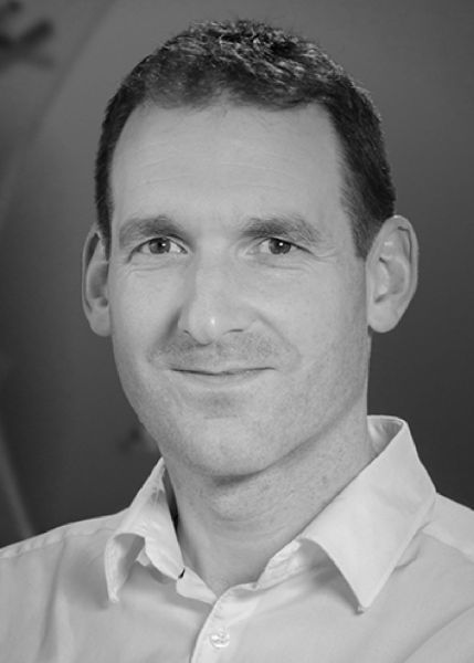 سايمون بنسون