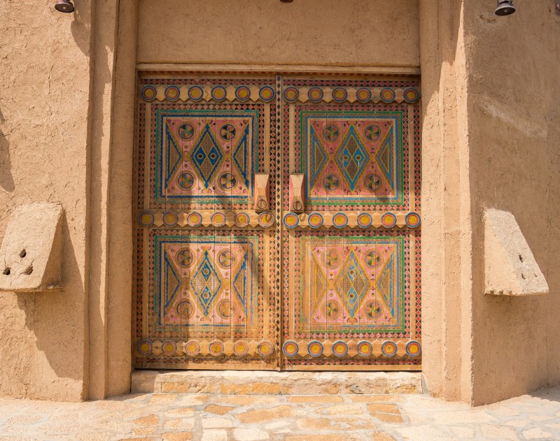 أبواب صغيرة،  تصاميم كبيرة