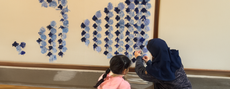 أبواب اسبانيا : عمل فني تركيبي بالنسيج