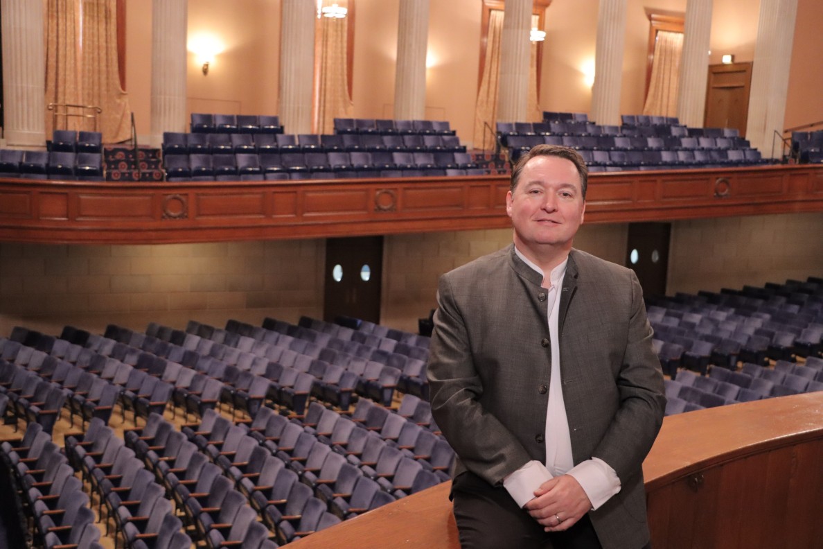Conductor Erik Ochsner
