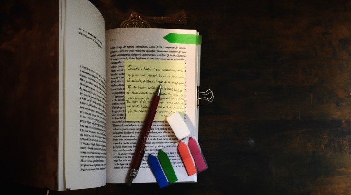 READING WELL: HOW TO READ WITH A CRITICAL EYE