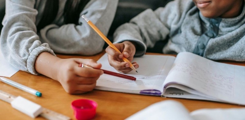 لنقرأ ونصنع كتابًا صغيرًا